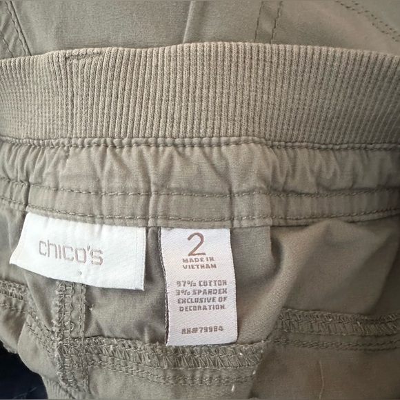 CHICOS CARGO PANTS SZ 2 M 12-14 Beige Tan Khaki Cropped Roll Cuff Button Fly EUC - Picture 3 of 17